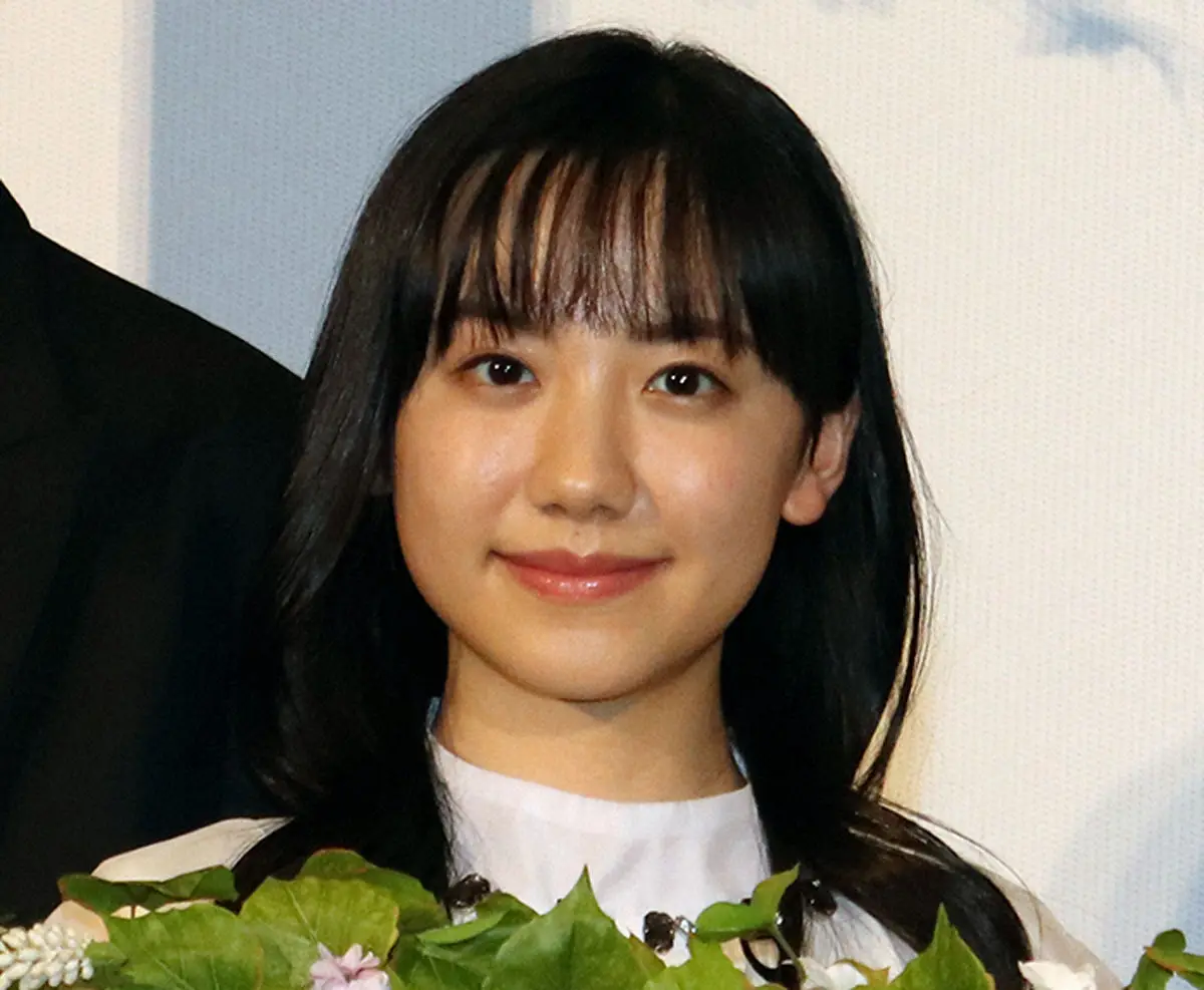 芦田愛菜：推定年収2億5,000万円〜4億円の安定した収入構造